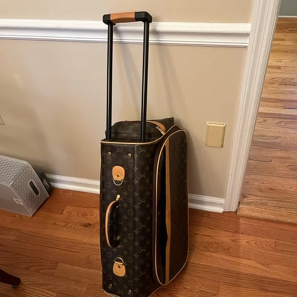 Authentic vintage Louis Vuitton rolling suitcase - Picture 5 of 16